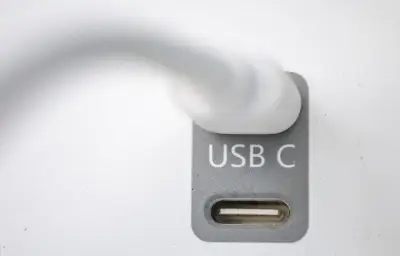 Île-de-France : les nouveaux trains équipés de ports USB déjà obsolètes