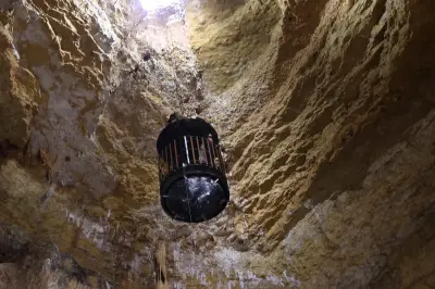 Le gouffre de Proumeyssac en Dordogne : une histoire illuminée par les archives