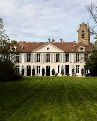 Le Manoir du Mée : Une Histoire de Stars et de Noblesse à Vendre pour 2,7 Millions d'Euros