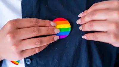 LGBT au travail : visibilité en hausse, discriminations persistantes