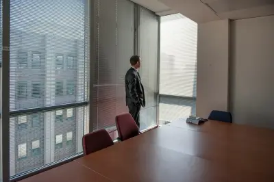 Lia règle les comptes des salariés des banques, traités comme 'de la chair à canon'