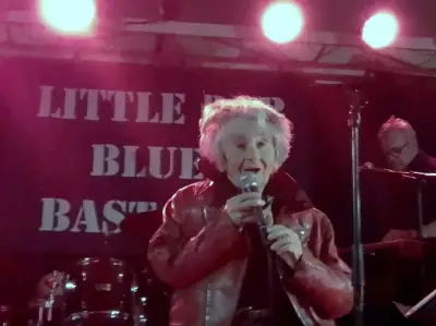 Little Bob et ses Blues Bastards enflamment Virazeil pour 50 ans de carrière