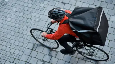 Livreurs à vélo : Uber Eats et Deliveroo contestent l'étude alarmante de Médecins du Monde