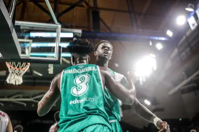 L'Élan Béarnais s'impose face à Saint-Chamond et s'empare de la seconde place en Élite 2