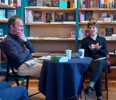 Lou Achard présente son essai 'On déserte !' à la librairie Les Mots du zèbre d'Eysines