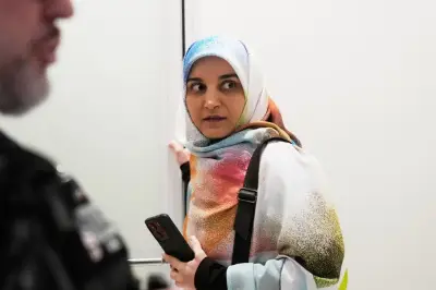 Madhieh Esfandiari, condamnée en France, retourne en Iran après la libération de Kohler et Paris