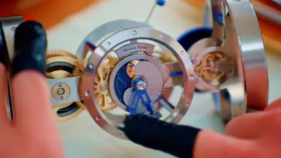 Maison Alcée lance un module Phase de Lune pour sa pendulette Persée