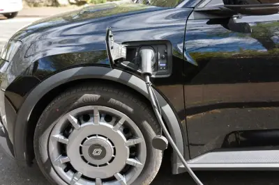 Marché automobile français : l'électrique bondit à 28% des ventes grâce aux prix bas