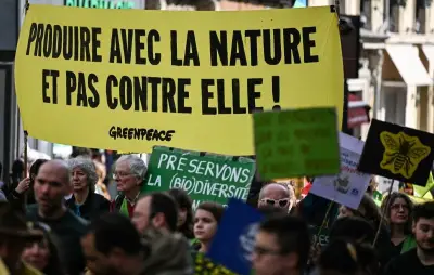 Marche contre les pesticides à Paris : plus de 1 400 personnes dénoncent la loi Duplomb 2