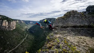 Millau, capitale du base jump, célébrée dans un documentaire contemplatif