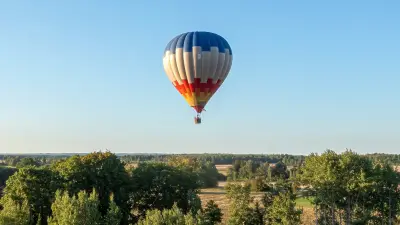 Montgolfière percute des lignes électriques près d'Amboise : deux blessés et 400 foyers privés de courant
