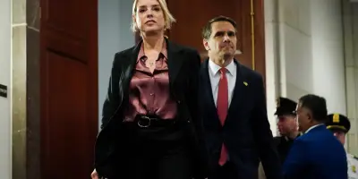 Pam Bondi limogée par Donald Trump quitte le ministère de la Justice américain