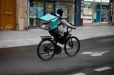 Plainte contre Uber Eats et Deliveroo pour traite d'êtres humains