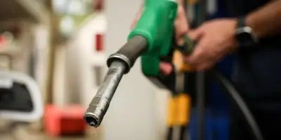 Prix des carburants : l'État s'enrichit-il vraiment grâce aux taxes ?