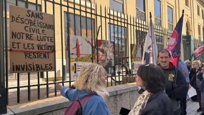 Procès Jeremstar : les anti-corrida mobilisés massivement devant le tribunal de Nîmes