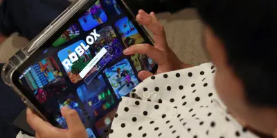 Roblox interdit certains jeux aux mineurs pour renforcer la sécurité en ligne