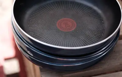 Santé : le ministère dévoile des gestes simples pour réduire l'exposition aux PFAS