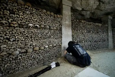 Sous Paris, les catacombes se modernisent pour protéger les défunts et accueillir les visiteurs