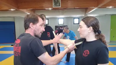 Stage d'arts martiaux philippins à Bagnols : bâtons et couteaux