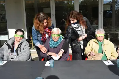 Étudiantes en BTS nature animent des ateliers sensoriels pour aînés en Ehpad