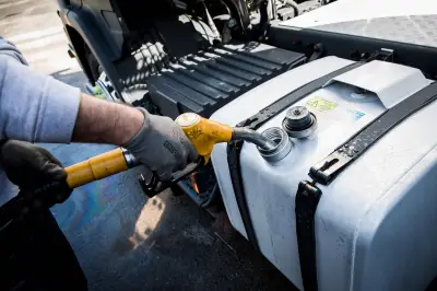 UE : Cinq pays réclament une taxe sur les superprofits pétroliers, la France lance un prêt carburant