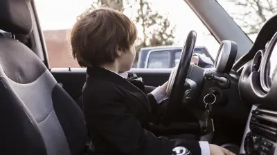 Un drame familial dans l'Orne : un garçon de 4 ans actionne une voiture et tue sa sœur de 6 ans