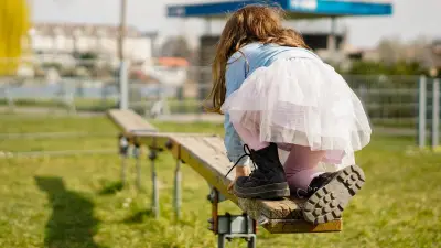 Une mère de 21 ans abandonne sa fille de 4 ans et s'enfuit au Mexique