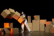 « Ça cartonne » : un spectacle familial mêlant cirque et magie à Beauséjour