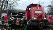 Accident mortel à Hambourg : un bus percute une locomotive