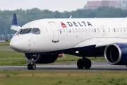 Accouchement en plein vol: une passagère donne naissance à bord d'un avion Delta