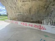 Agen : le maire porte plainte après des inscriptions racistes sur le Pont-canal