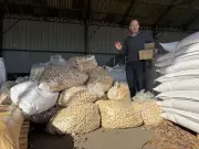 Agglolux à Soustons recycle 40 tonnes de bouchons de liège par an en objets innovants