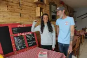 Agnès Rose et Daniel Sansey relancent la pizzeria d'Accous avec des produits locaux