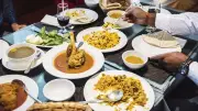 Angleterre : un groupe de clients s'enfuit d'un restaurant indien sans payer après 5 tentatives de carte