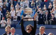 Arthur Fils remporte le tournoi ATP 500 de Barcelone et redevient numéro 1 français
