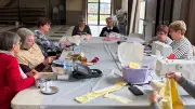 Art'tistic à Saint-Gervasy : les créatrices partagent leur passion du tricot et couture