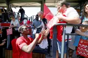 AS Monaco : Pogba et Zakaria offrent des crampons à de jeunes supporters après l'entraînement