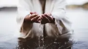 Baptême filmé tourne au drame : un homme de 61 ans se noie dans une piscine gonflable