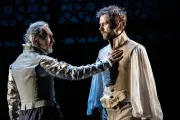 Benjamin Lavernhe éblouit en Rodrigue dans 'Le Cid' de Podalydès à la Comédie-Française