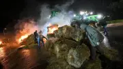 Blocage des agriculteurs dans le Gard : colère et lutte aux abords de l'A9