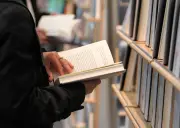 Bordeaux : grande braderie de livres à 1 euro à la bibliothèque de la Bastide