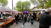 Calvisson célèbre 30 ans de son marché incontournable avec fanfare et convivialité
