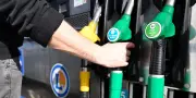 Carburant : le SP95 dépasse 2 euros le litre, le débat fiscal s'intensifie