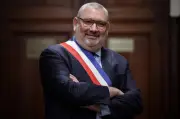 Carcassonne : le maire RN Christophe Barthès suscite la polémique par ses gestes symboliques