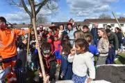 Carnaval au Pian-Médoc : 200 personnes défilent pour financer les écoles