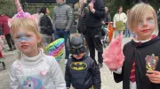 Carnaval de Clapiers : Mario et Princesse Peach illuminent la tradition du feu de printemps