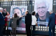 Cécile Kohler et Jacques Paris retirent leurs portraits de l'Assemblée nationale