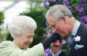 Charles III rend un hommage émouvant à Elizabeth II pour son 100e anniversaire