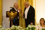 Charles III réplique à Trump : 