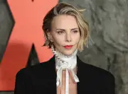 Charlize Theron se confie sur le meurtre de son père par sa mère